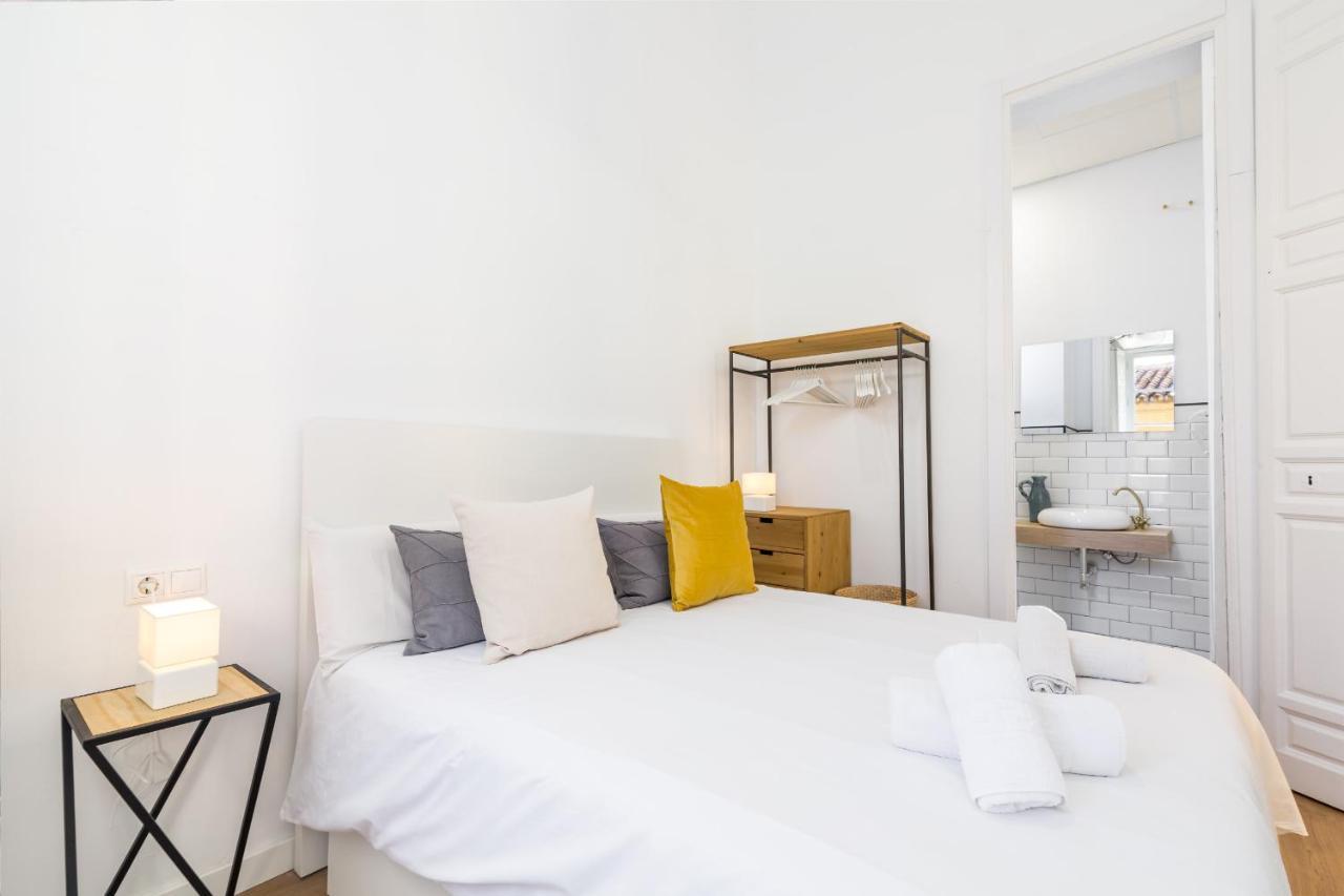 Suite Homes Apartamentos Plaza De La Merced Malaga Exterior photo